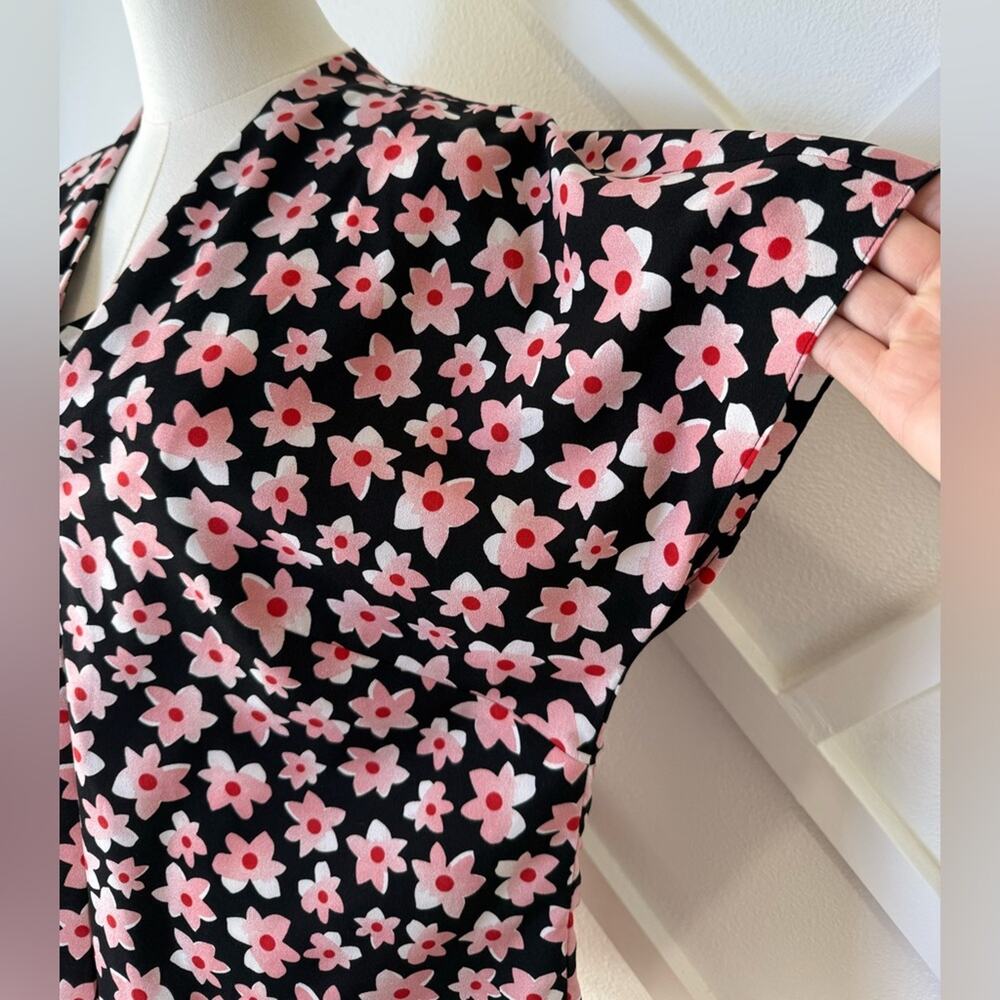 Cabi Harmony Retro Pink Floral V-Neck Blouse #5347 Size Medium - Picture 4 of 10